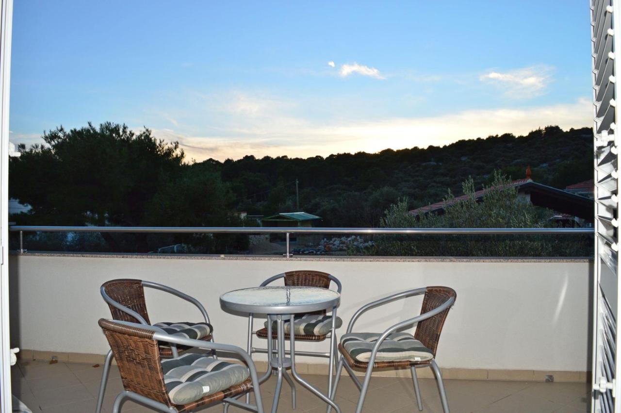 Apartments Vilim Tisno Bagian luar foto