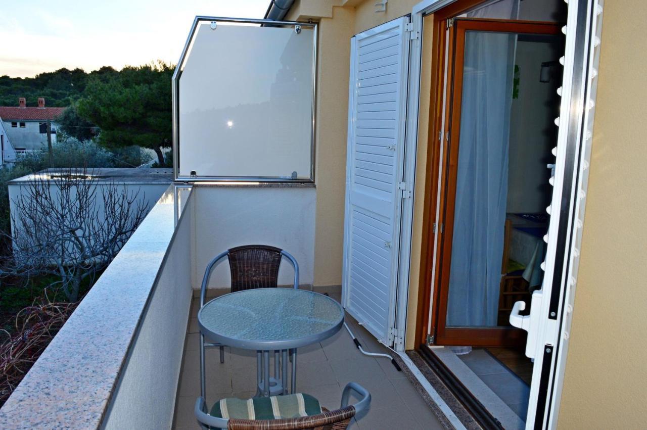 Apartments Vilim Tisno Bagian luar foto