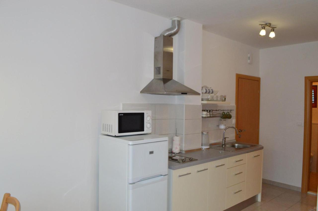 Apartments Vilim Tisno Bagian luar foto