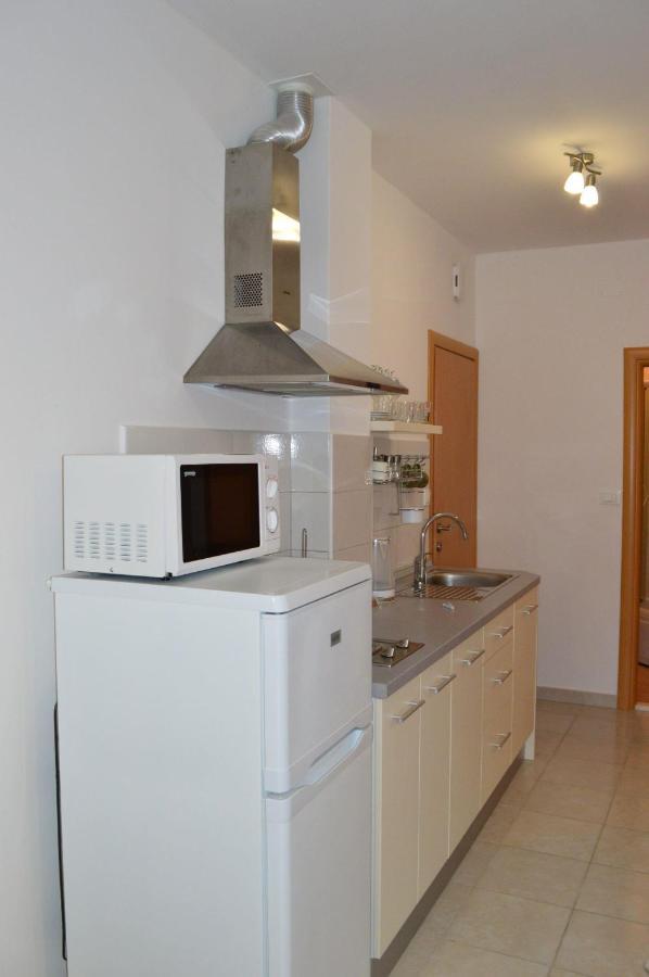 Apartments Vilim Tisno Bagian luar foto